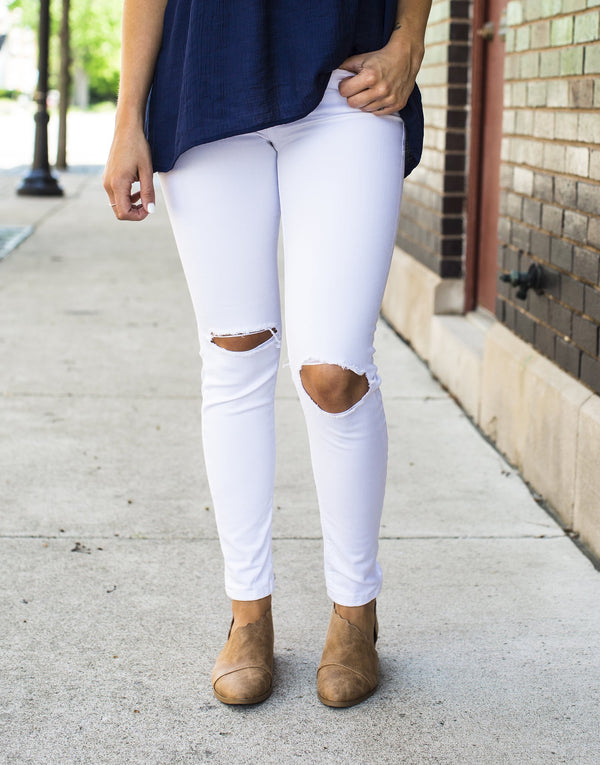 Sneak Peek White Knee Slit Skinny